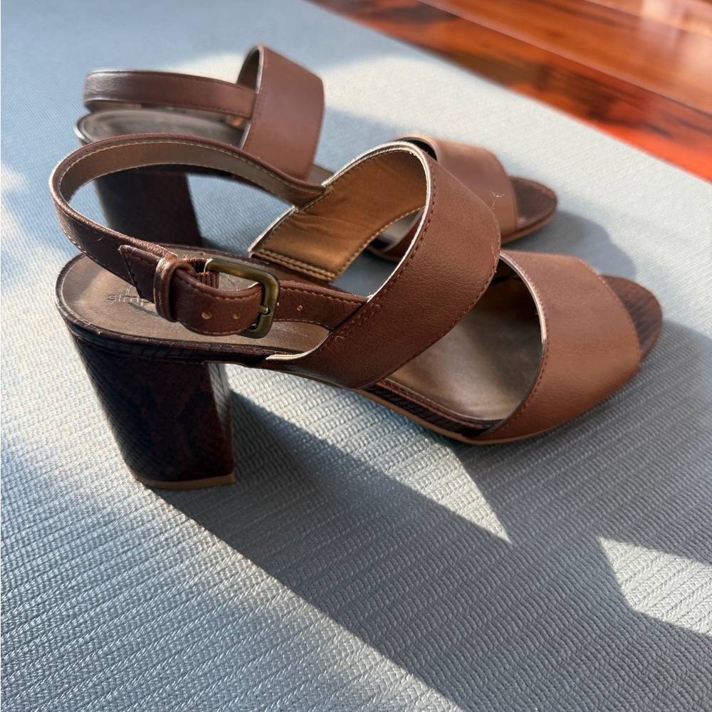 Life Stride Elegant snakeskin pattern Block Heel Sandals 8.5
